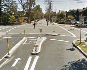 Bicycle boulevard in Palo Alto, CA.  From Cyclelicio.us.